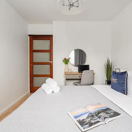 Lumina I 3-rooms With Parking I Ac I Balcony *